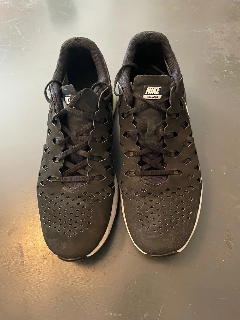 Nike Men's Black and White Athletic Trainers size 12 - Picture 2 of 6